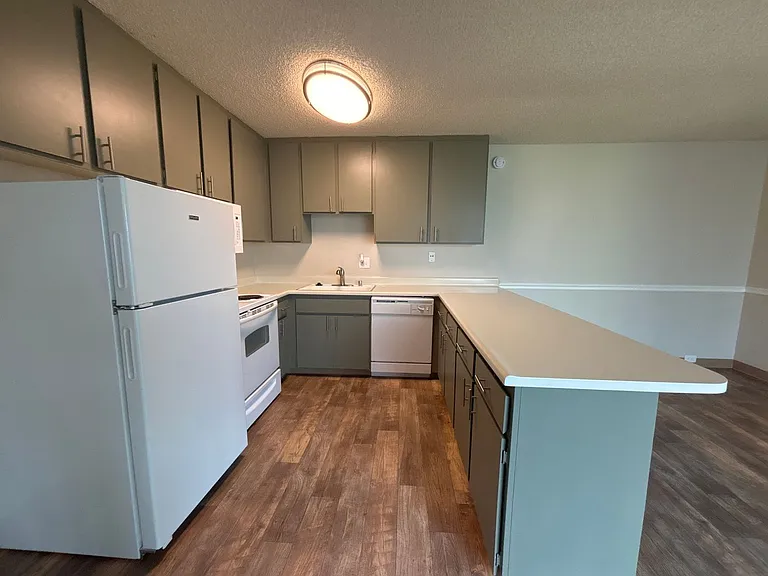 Near Everything, All Amenities! 1616 Q Street, Camellia Court Apartments — Photo 6