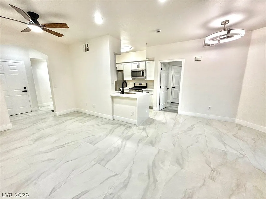 2 bed, 2.0 bath, 943 sqft, $1,795 — Photo 4