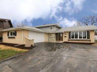 812 W Heritage Dr, Addison, IL 60101