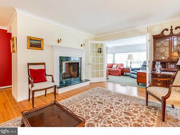 5th image of 105 Wayside Dr