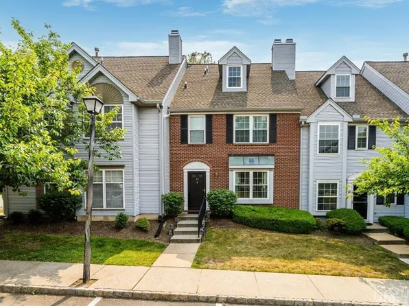 23 Colleen Ct, Kendall Park, NJ 08824