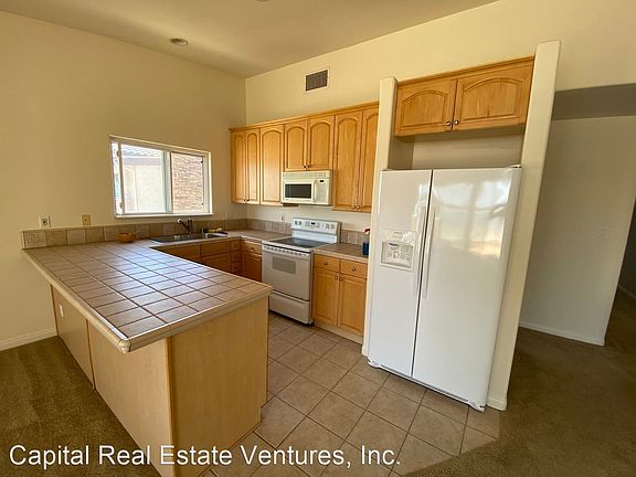 2nd image of 2976 1/2 Bayside Walk
