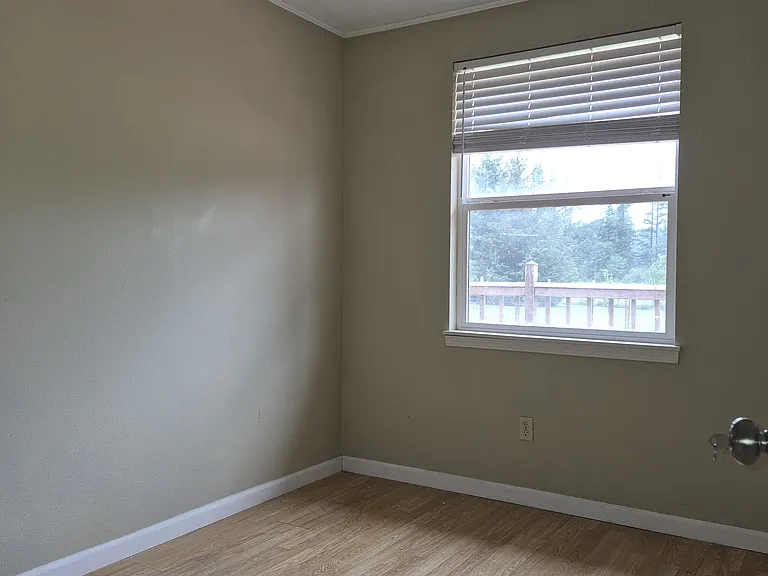 627 NE Forest Ln — Photo 11