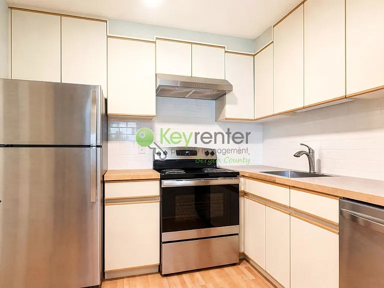 153 Maple Ave — Photo 6