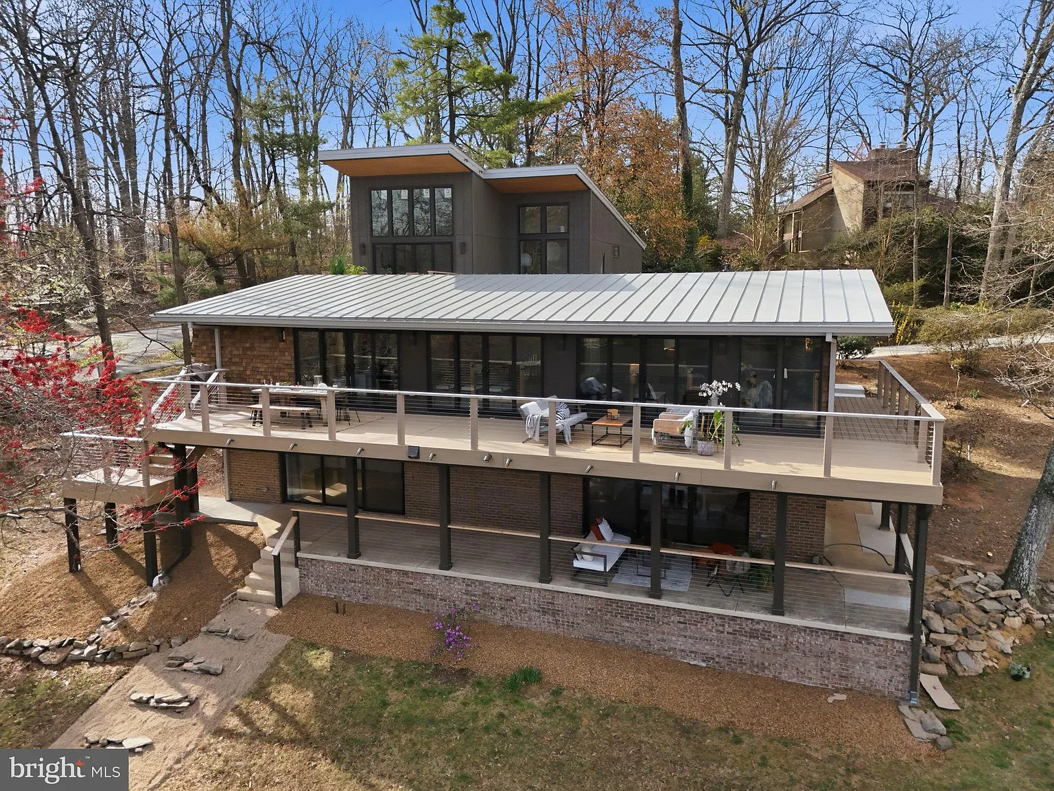 6 bed, 5.5 bath, 4155 sqft, $9,900 — Photo 3