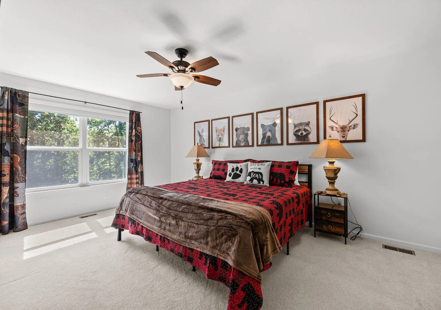 Luxury 3-King Cabin | Hot Tub & Game Room — Photo 3