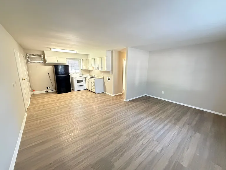 2202 S Main St — Photo 4