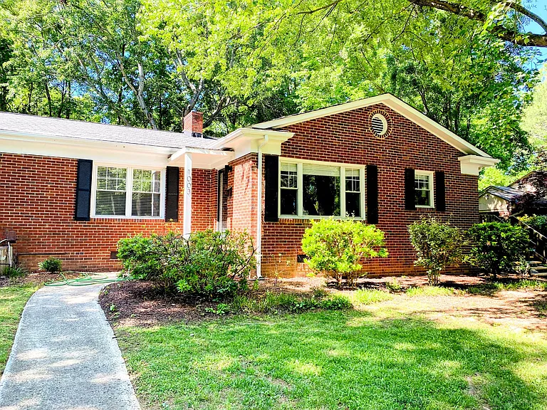 1003 Guilford Rd — Photo 3