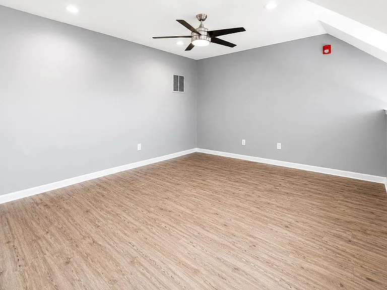 1097 Foxboro #31 — Photo 13