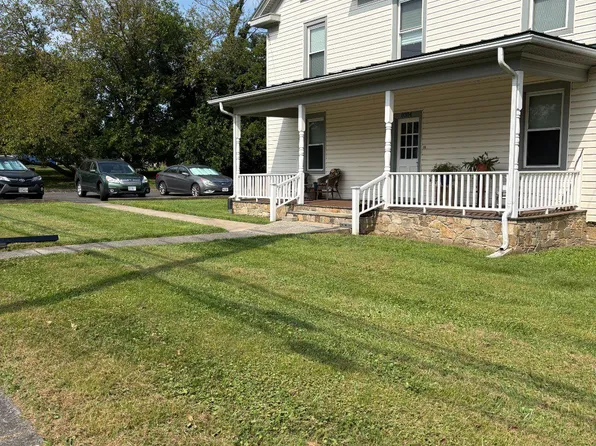 8304 E Main St, Marshall, VA 20115