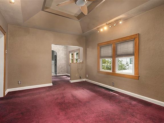 2nd image of 637 S Huttig Ave
