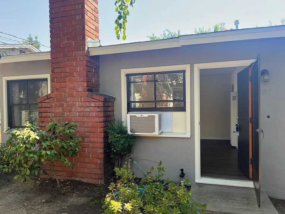 107 Esperanza Ave #107