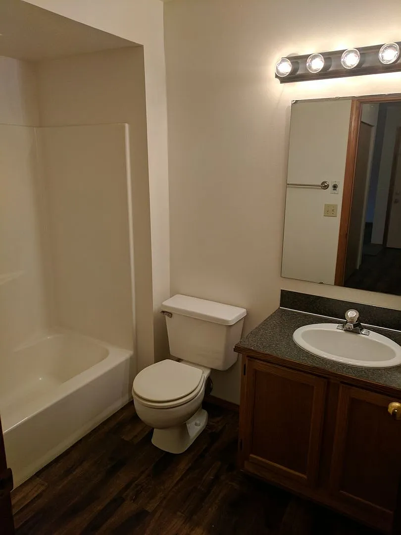 Millwood Park Apartments — Photo 4