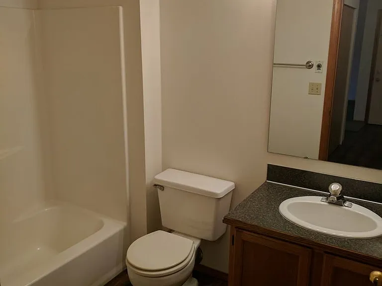 Millwood Park Apartments — Photo 11
