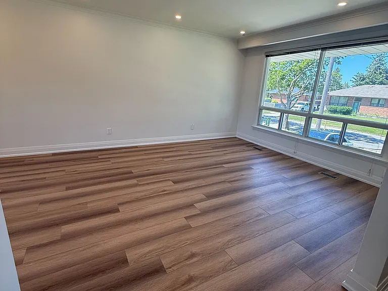 21 Chopin Ave — Photo 5