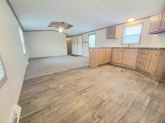 2nd image of 804 Wintergreen Dr #128