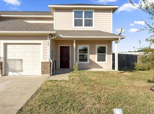 208 Lasso Ct, Mabank, TX 75143