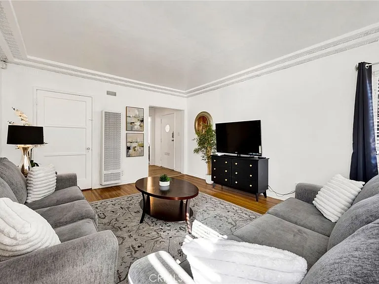 4343 Laurel Canyon Blvd — Photo 5