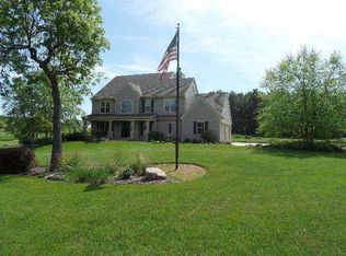 W315S9102 Gena Dr, Mukwonago, WI 53149