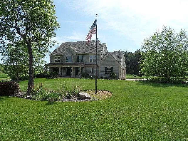 W315S9102 Gena Dr photo 1