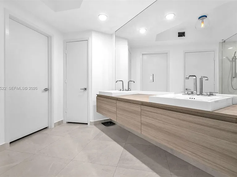 17111 Biscayne Blvd #411 — Photo 27