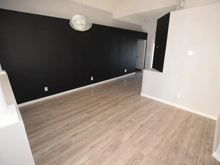 500 Lake Charles Dr — Photo 10