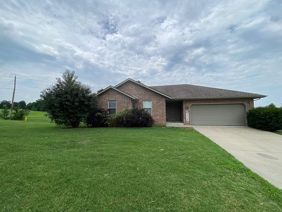 1st image of 842 W Lorenza Drive