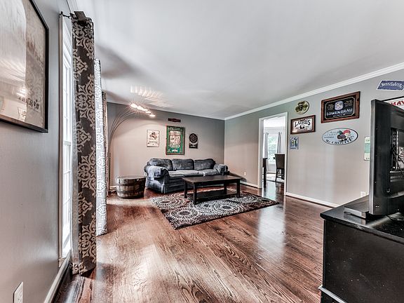 4th image of 440 Millers Ct