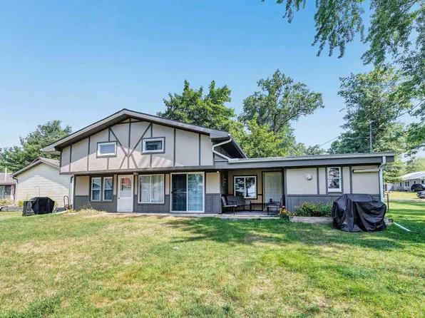W5873 Sunset Cir, Shawano, WI 54166