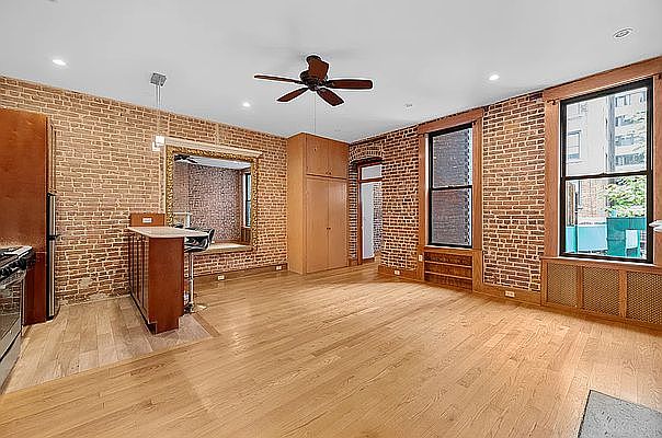 1st image of 125 E 39th St #2R
