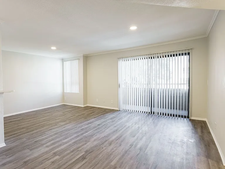 6310 Sylmar Ave — Photo 23