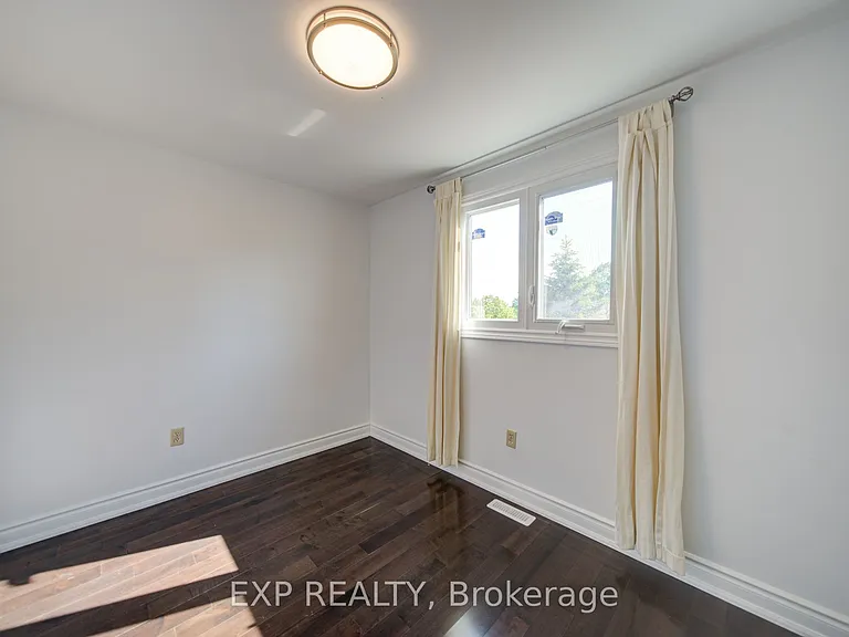 82 Muirlands Dr — Photo 24