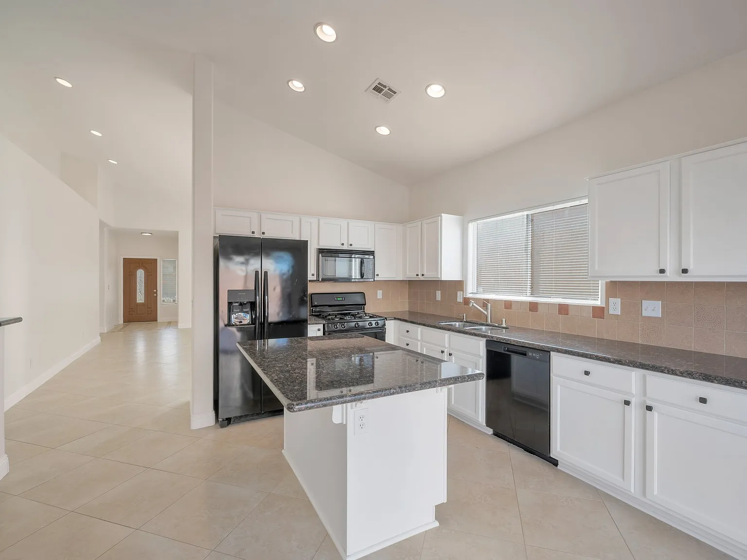 3 bed, 1546 sqft, $2,120 — Photo 4