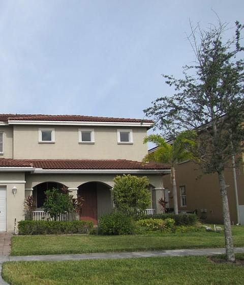 1st image of 821 NW 206th St