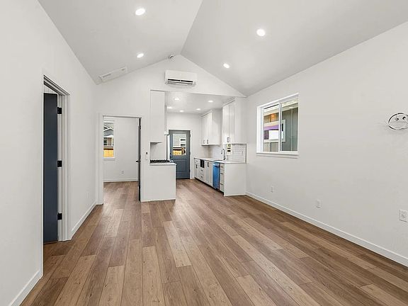 3rd image of 202 Gangnes Dr