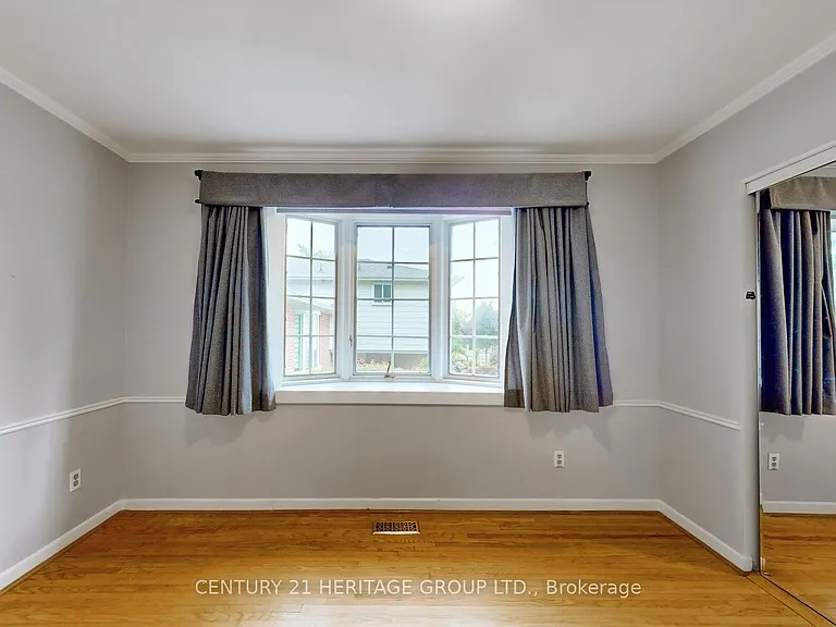 1 Dunsinane Dr — Photo 24