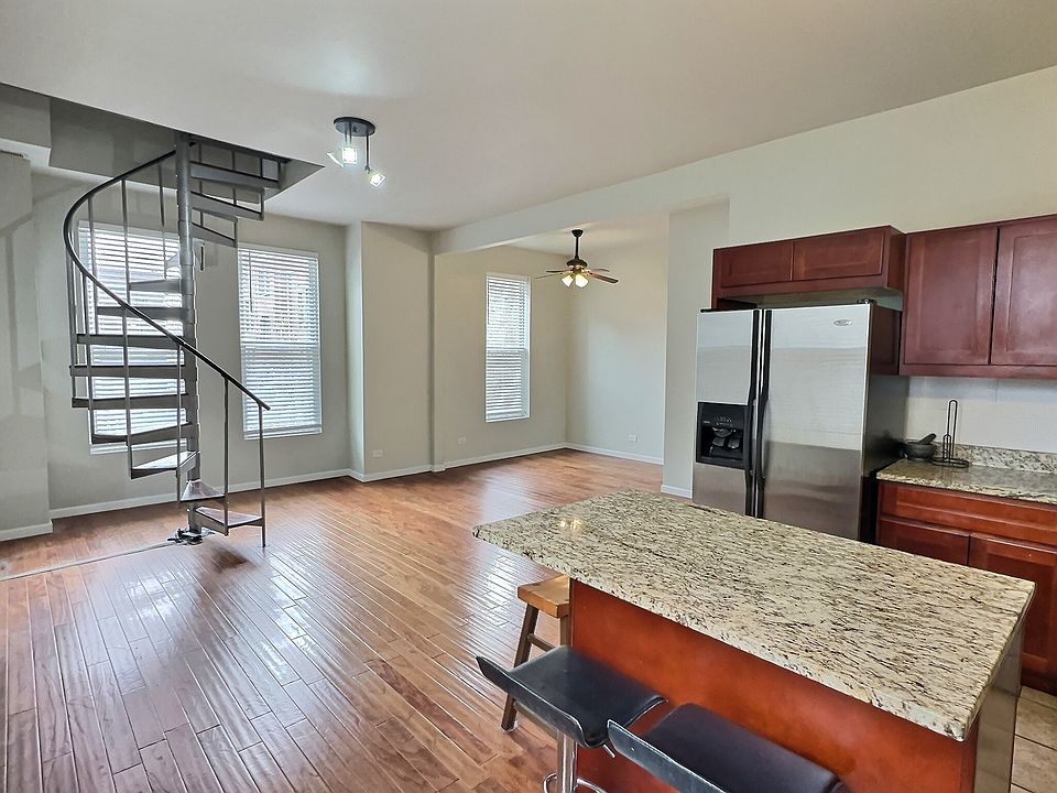 1st image of 1430 W Wellington Ave #2F