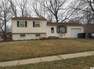 1121 SE 36th St, Topeka, KS 66605