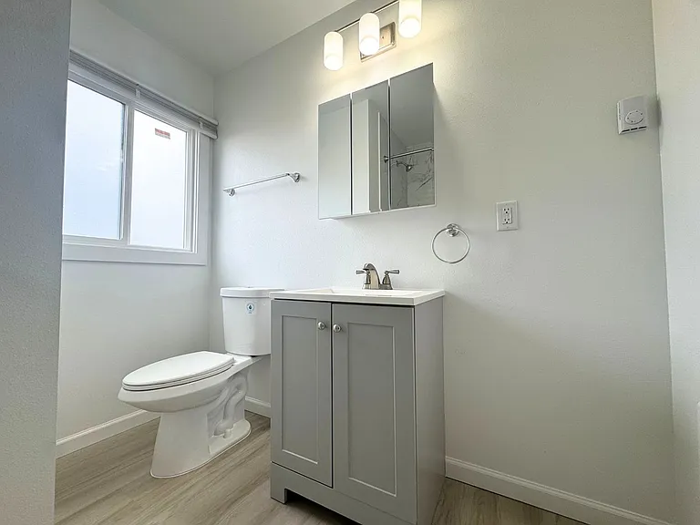 8420 1/2 S Tacoma Way — Photo 12