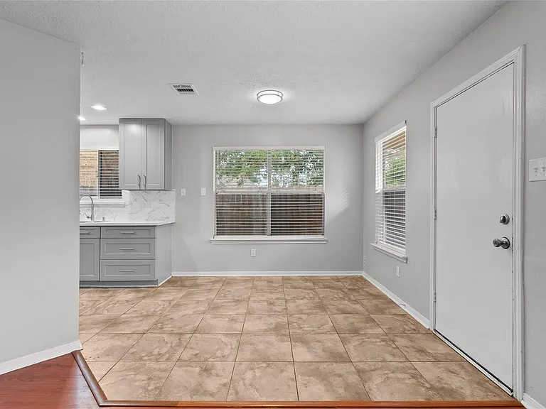 15834 Constitution Ln — Photo 13