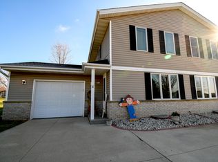 6810 Diane Dr, West Bend, WI
