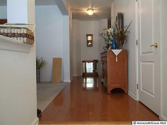 2nd image of 9 Silverwoods Dr