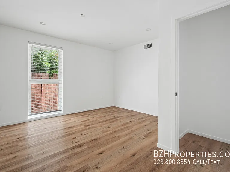 662 1/2 N Mariposa Ave — Photo 5
