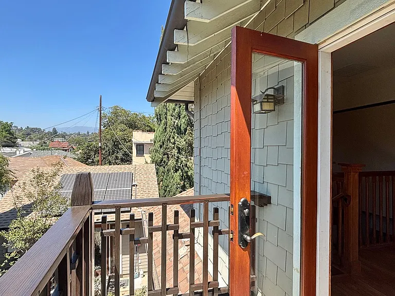 6433 Crescent St — Photo 17