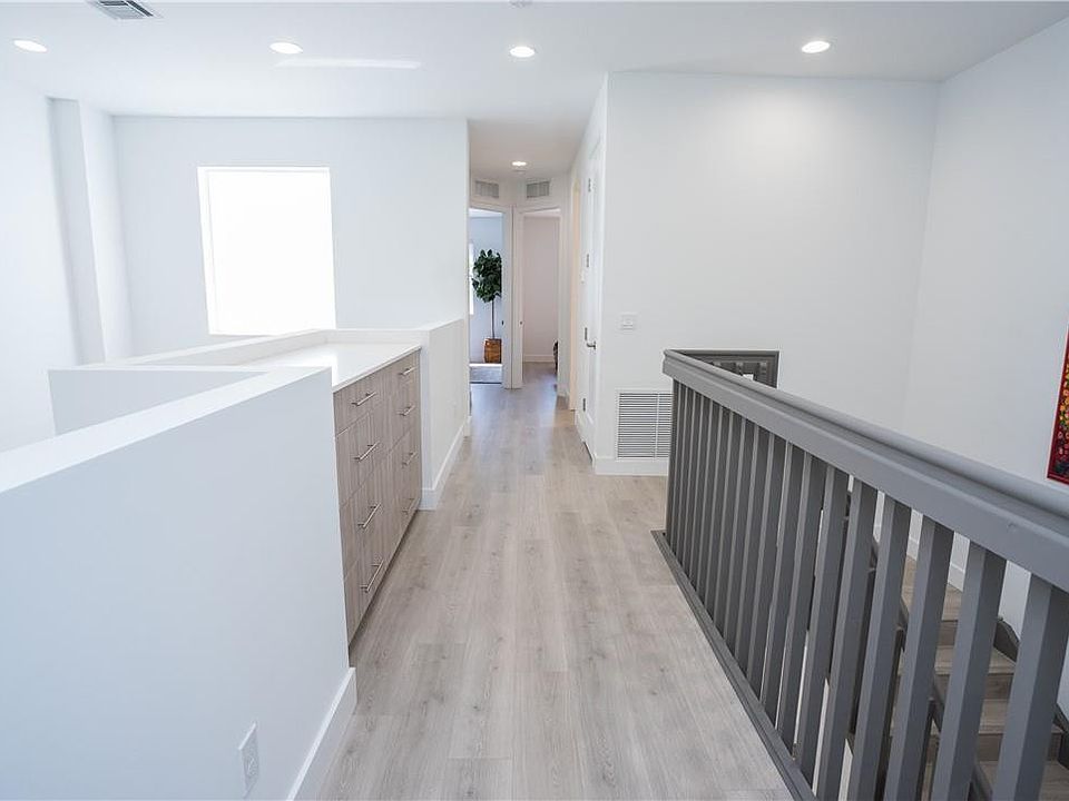 1st image of 160 SE 7th Way #160