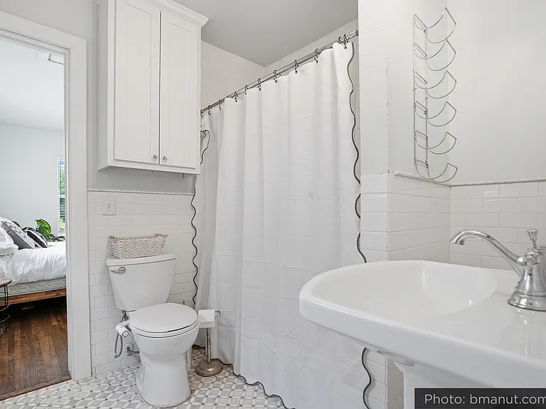 321 N Xenophon Ave — Photo 32