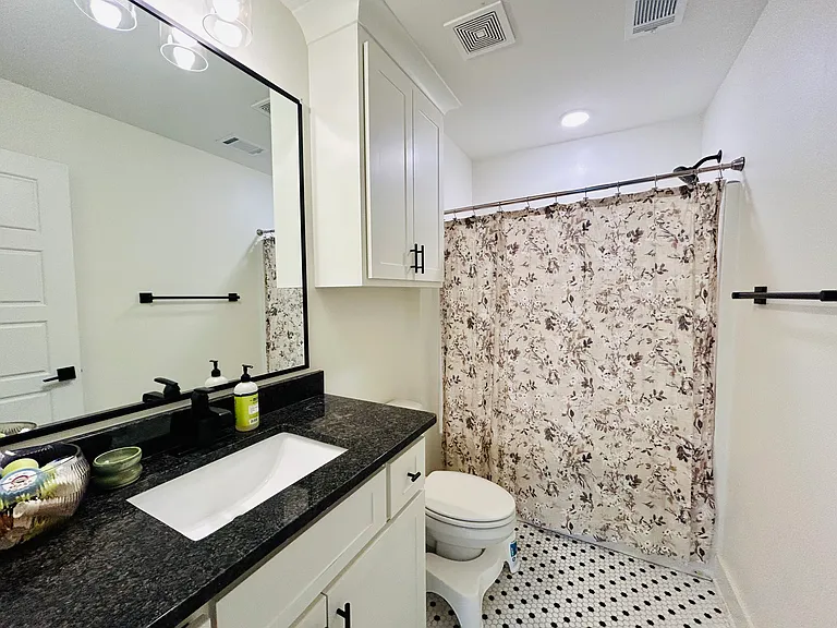 204 W Daisy L Gatson Bates Dr — Photo 10