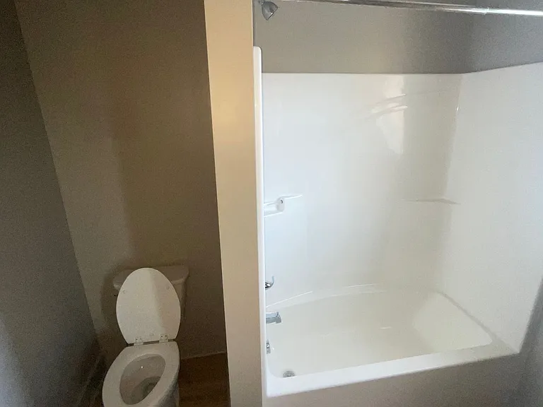 425 N Walnut St — Photo 5