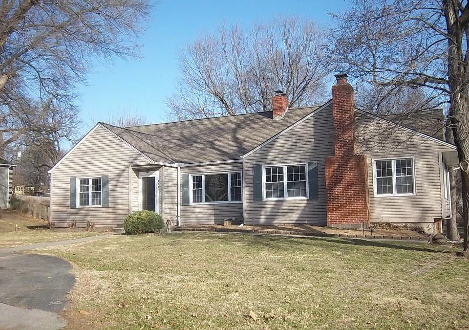 1st image of 136 NE Briarcliff Rd