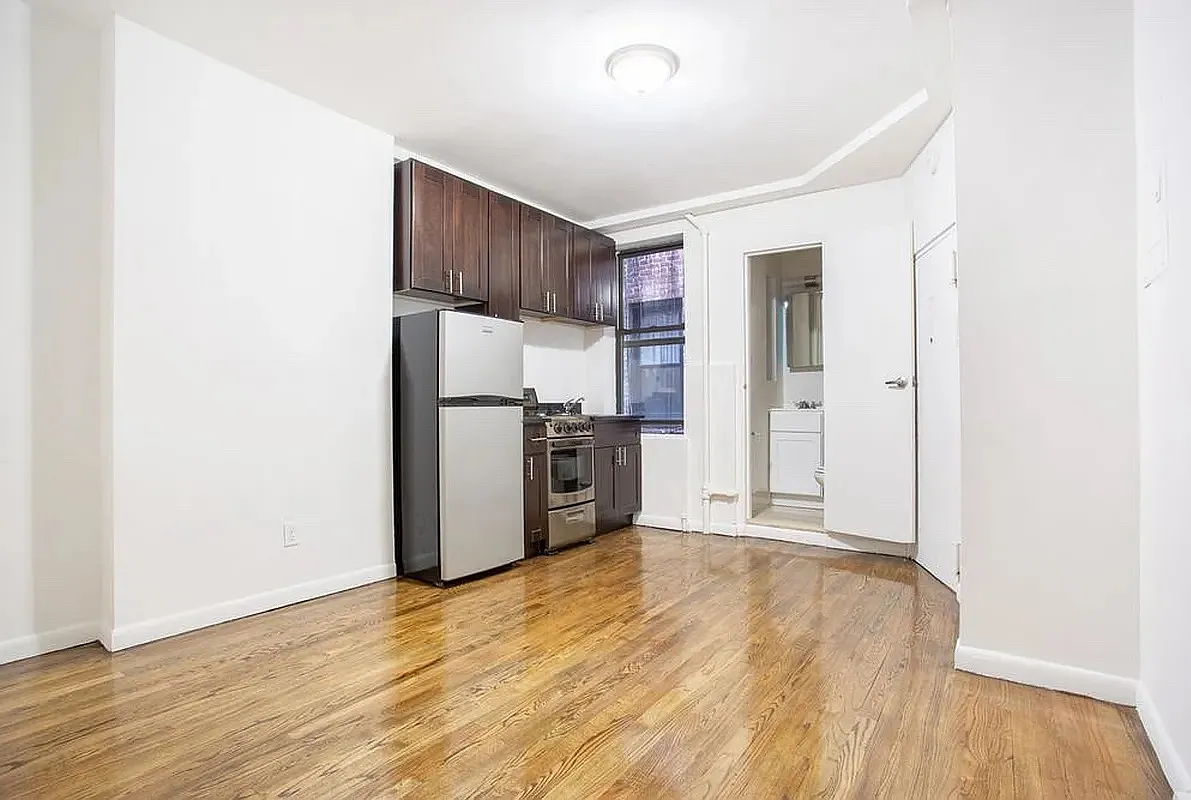 309 East 61st Street — Photo 1